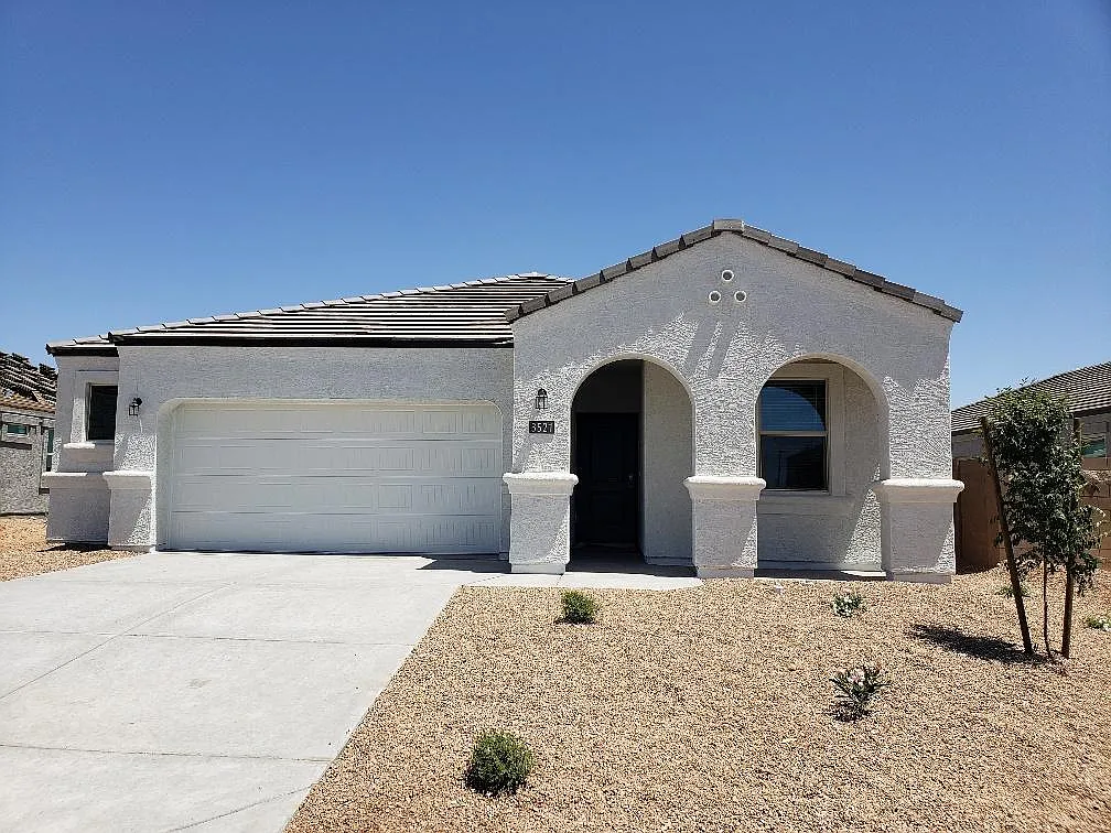 4 bed, 2024 sqft, $2,195 — Photo 2