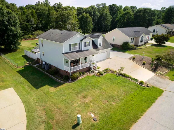 202 Shady Pines Ct, Fountain Inn, SC 29644
