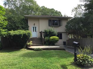 41 Powell Ave, Farmingville, NY 11738