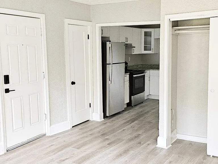 3131 Gilbert Ave — Photo 8