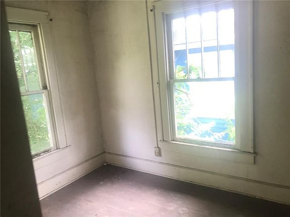 2nd image of 3423 N Kenwood Ave