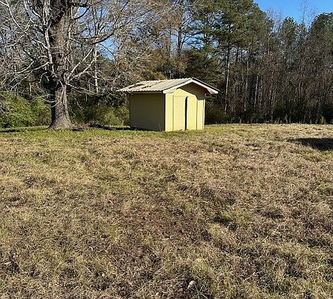 3rd image of 4 Dogwood Dr