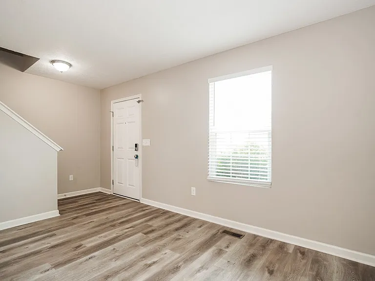 804 Zeller Dr — Photo 5