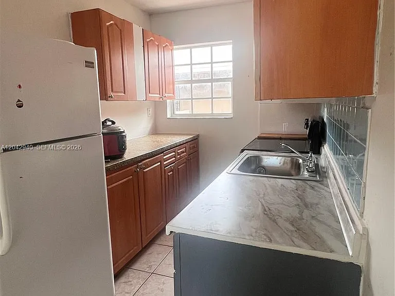 608 SW 15th Ave #3 — Photo 6