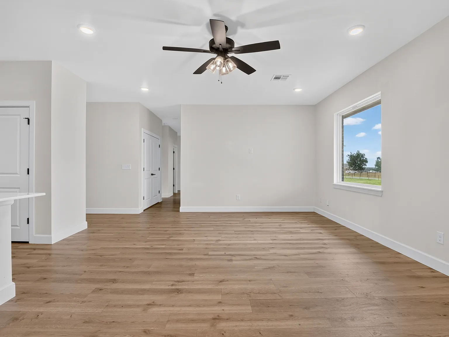 3 bed, 1500 sqft, $1,900 — Photo 3