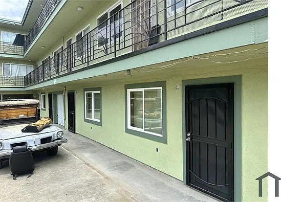 6400 Macarthur Blvd #6 — Photo 3