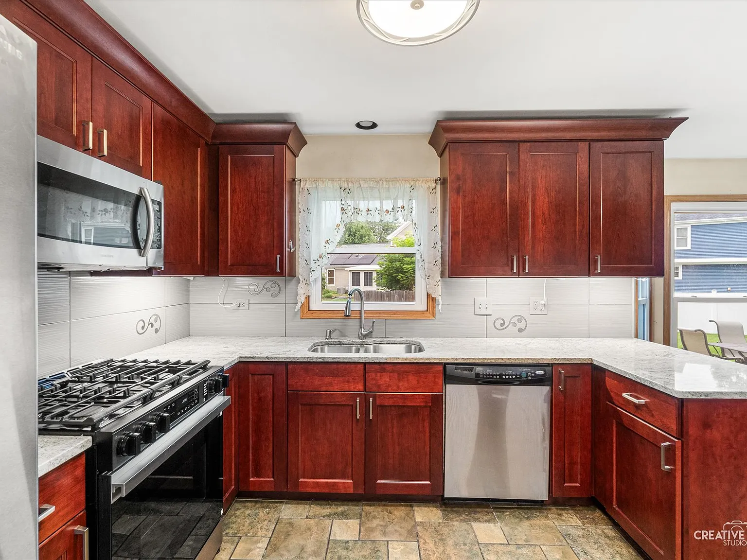 4 bed, 1980 sqft, $3,500 — Photo 3