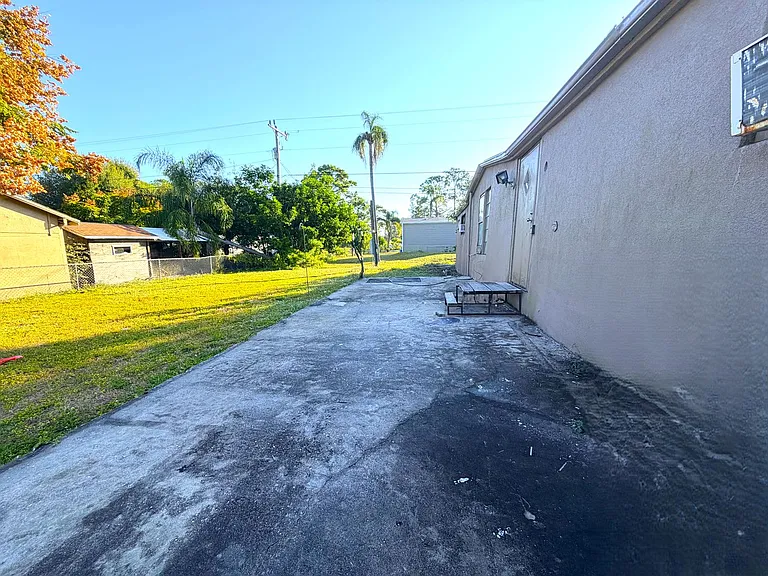 8115 Tolles Dr — Photo 12