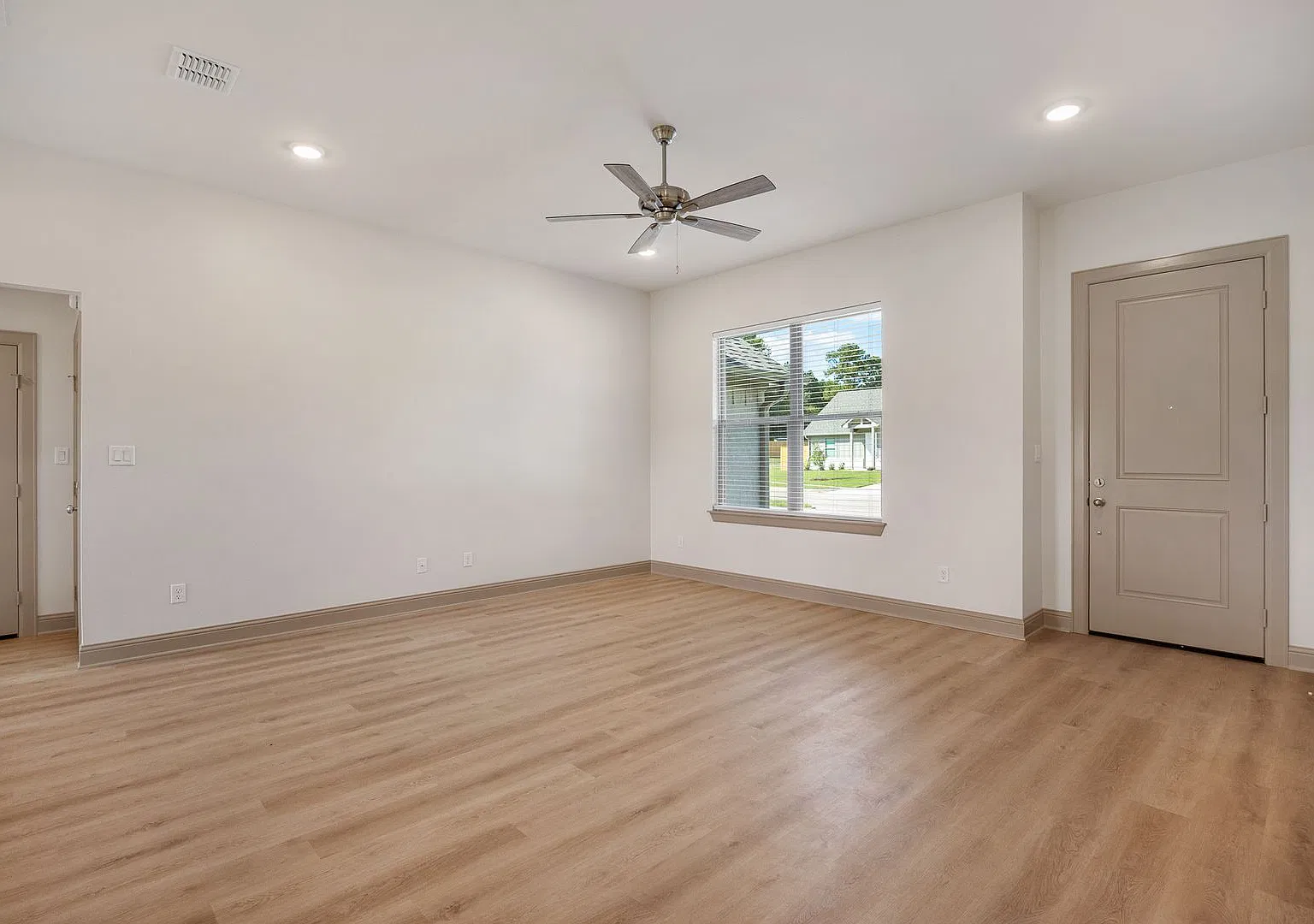 3198 Dogwood Park Ct. — Photo 3