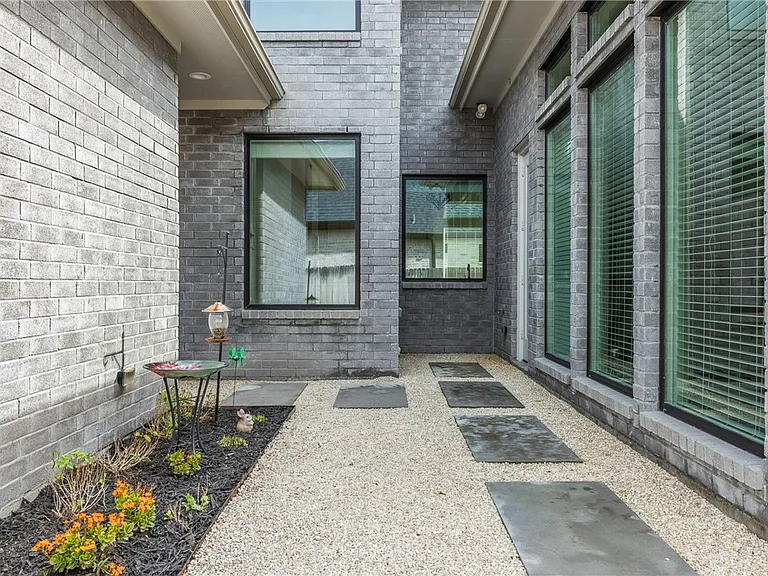 4906 Pearl River Ct — Photo 15