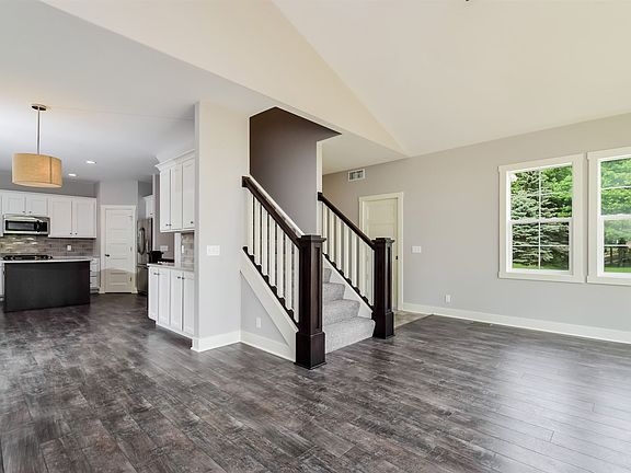 005-Living_Room-2776729-medium