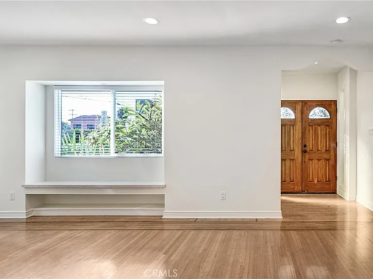 156 S Edinburgh Ave — Photo 9