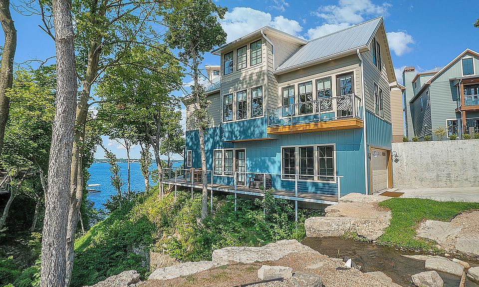 Lakefront & waterfall views