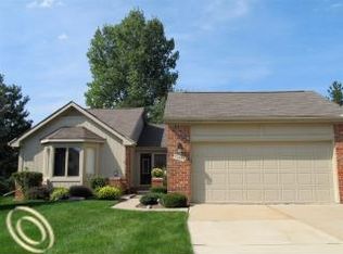 37077 Sandalwood Dr #1, Farmington Hills, MI 48331