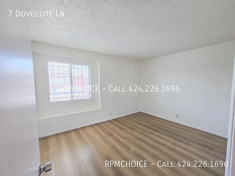 7 Dovecote Ln — Photo 25