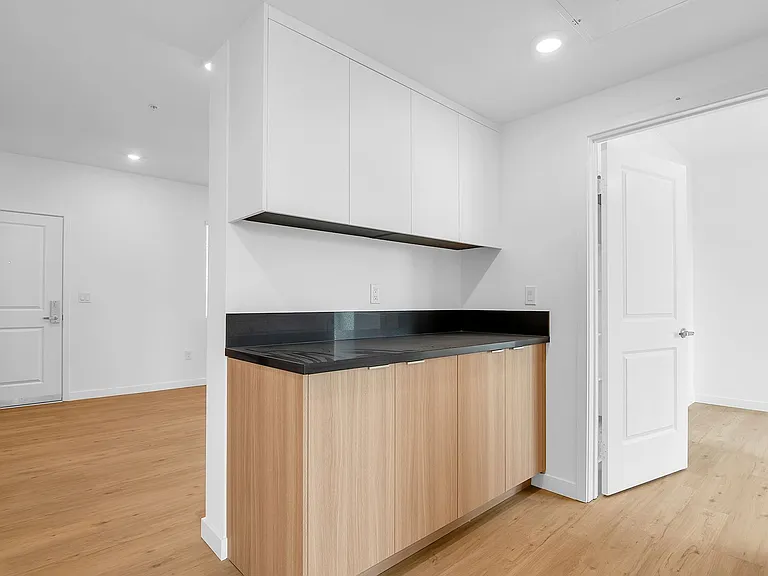 14333 Sylvan St — Photo 17
