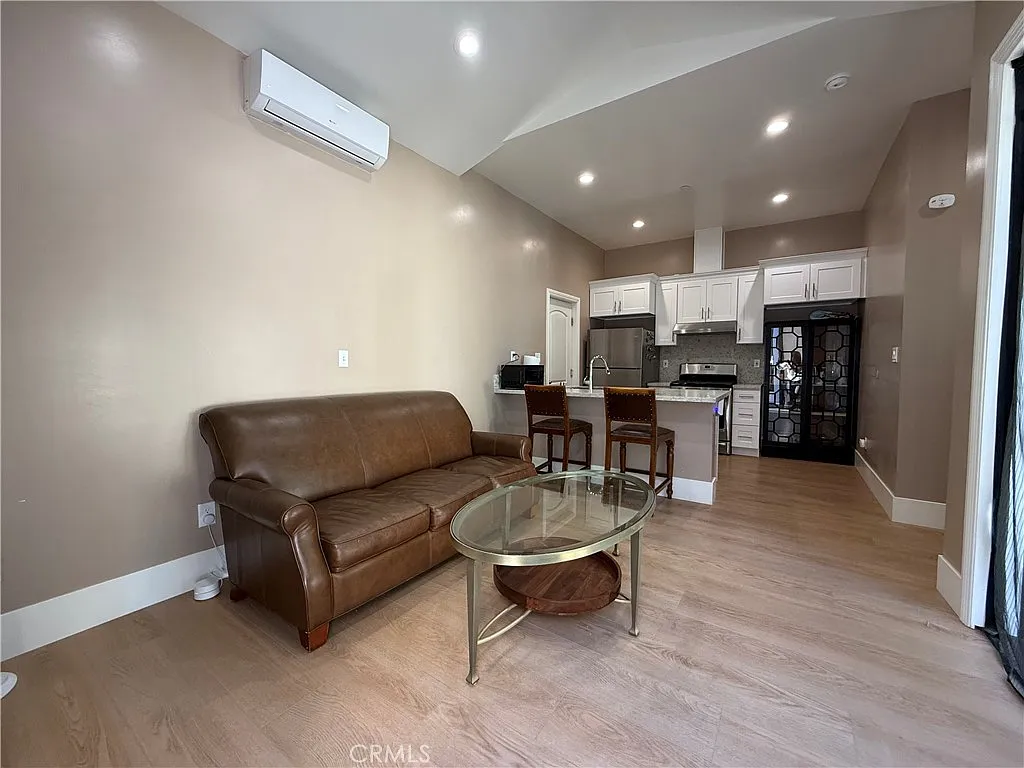1 bed, 500 sqft, $2,580 — Photo 2
