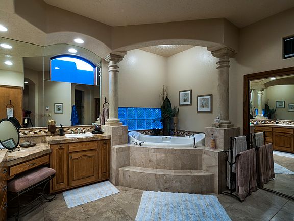 5th image of 5408 Canyon Bluff Trl NE