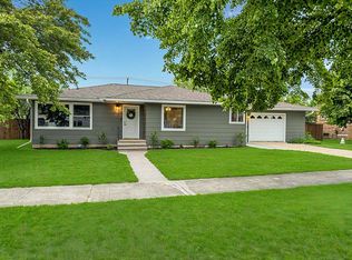 220 Michigan Ave, Gladstone, MI 49837