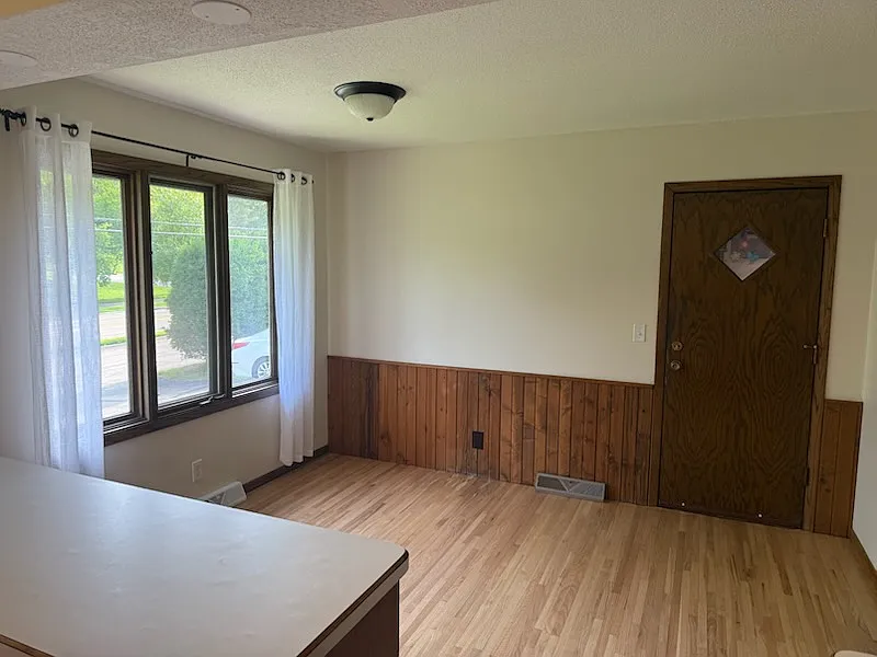Great 4 bedroom walkout rambler conveniently located — Photo 3