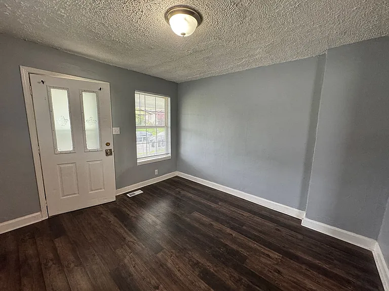 1409 E Tabor St — Photo 5