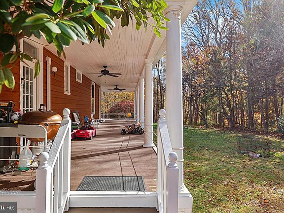 3rd image of 19 Walnut Hill Rd