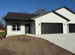 1222 Prairie Ave, Janesville, WI 53545