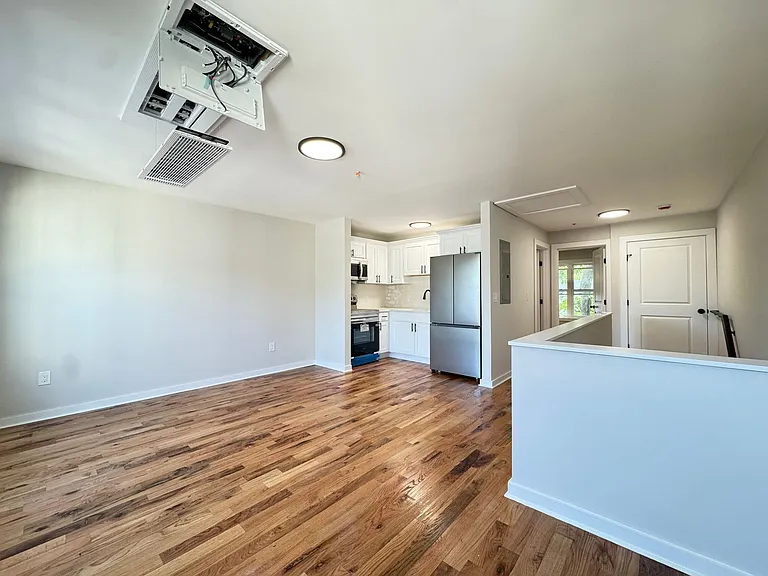 358 Campbell Ave — Photo 16