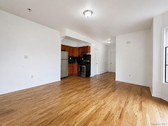 2nd image of 919 Bryant Avenue