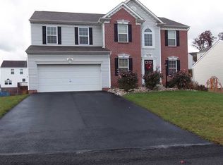 213 Chanticleer Cir, New Stanton, PA 15672