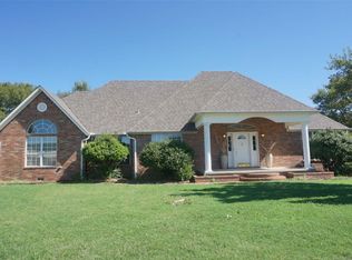 402 N Kings Rd, Henryetta, OK 74437