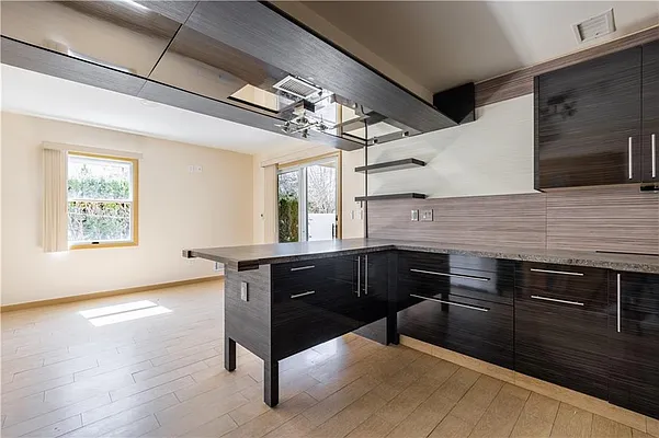 Sold by Remax Edge | media 60