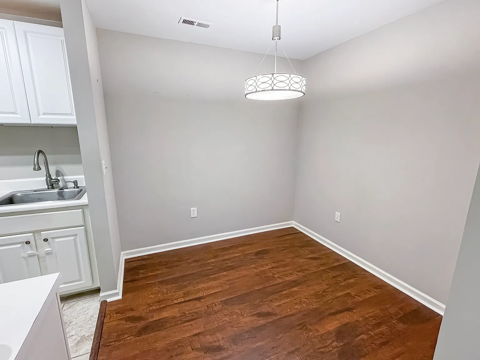 1300 Hillbrow Ln — Photo 3