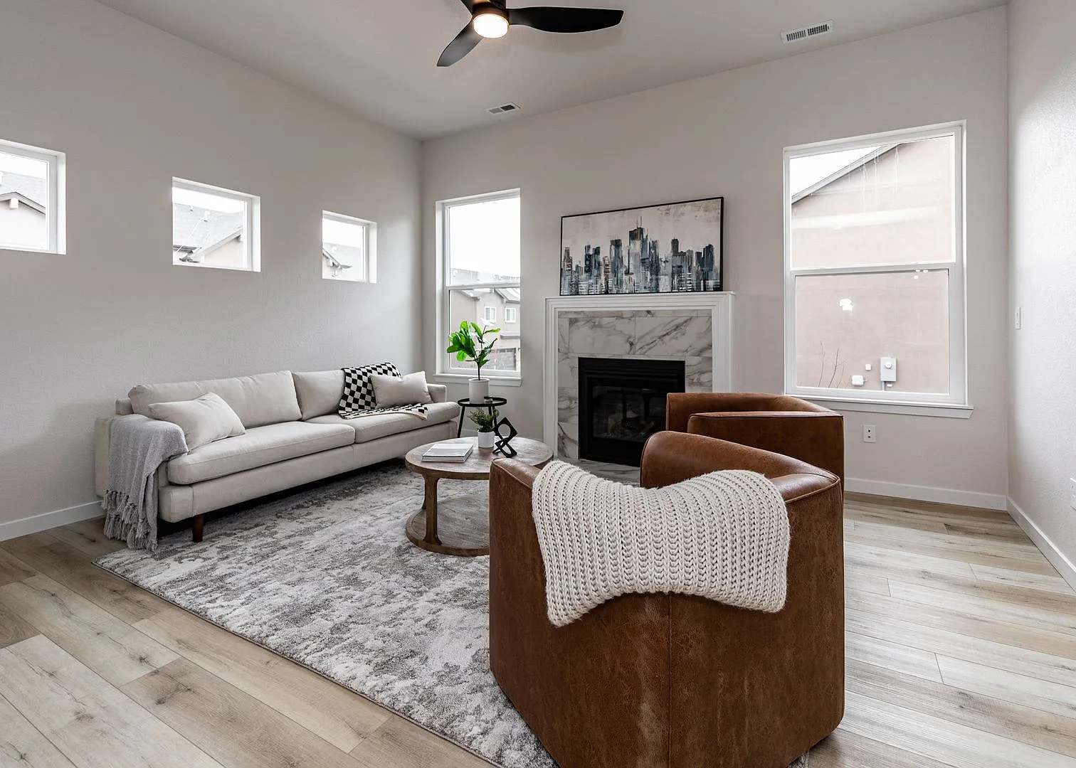 Gorgeous Views End Unit 3 Bed Townhome next to open space with views of Mountain Shadows — Photo 2