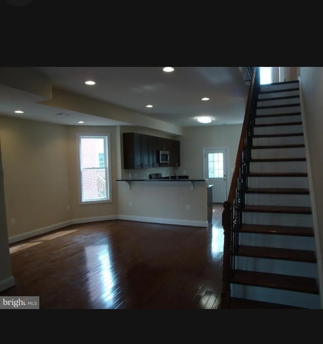 4 bed, 1800 sqft, $6,413 — Photo 2