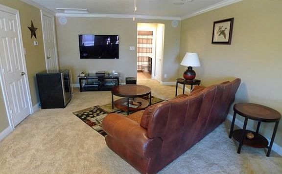 4th image of 2733 Claremont Ct