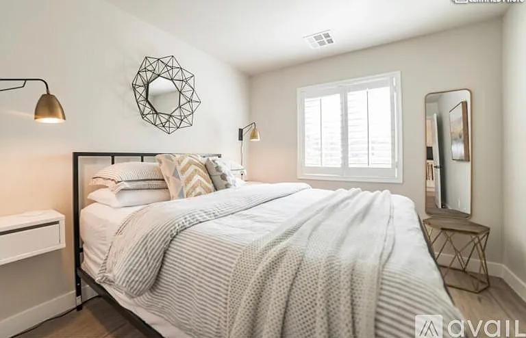 Bedroom 2 with queen size bed