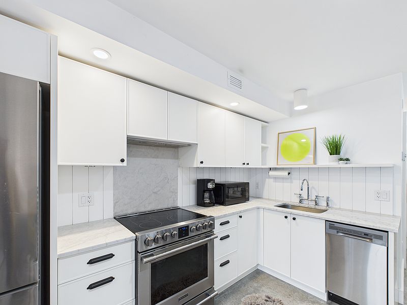 Victoria Townhouse for rent - 1 Bedroom — photo 6