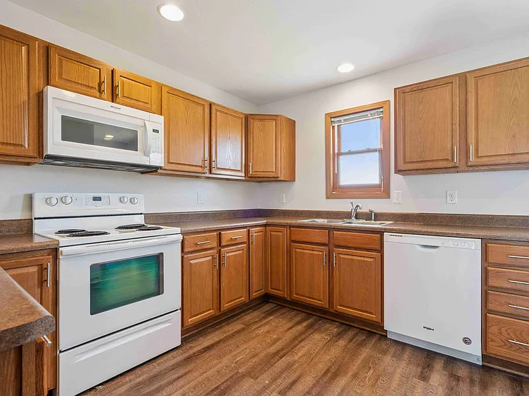 Westgate Residence Townhomes — Photo 11