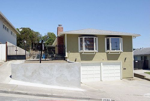1st image of 2532 Rollingwood Dr