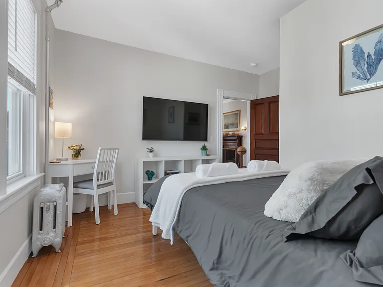 70 Humboldt Ave — Photo 16