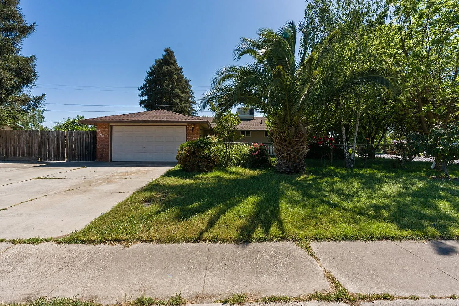 1600 Thorsen Ave photo 1