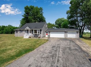 7389 Akron Rd, Lockport, NY 14094