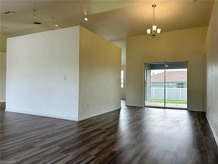 6143 Hendley Ct — Photo 18