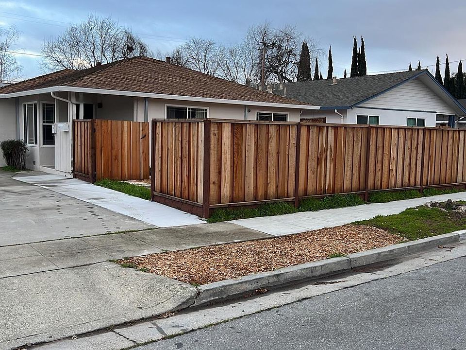 1st image of 1054 Princess Anne Dr #1054
