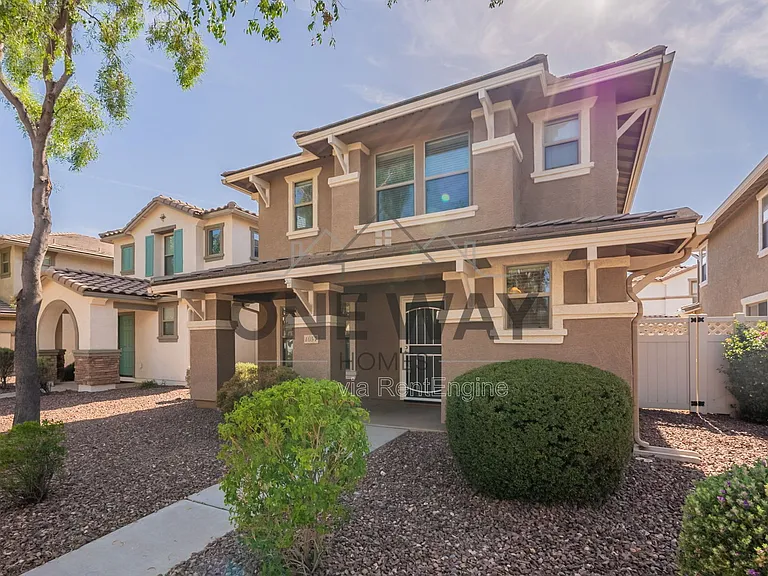 1057 S Deerfield Ln — Photo 2