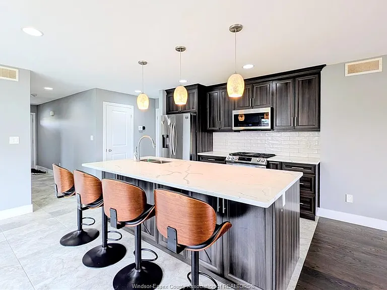 1192 Copeland Ave — Photo 4