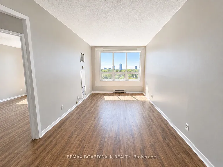 35 Holland Ave #907 — Photo 11