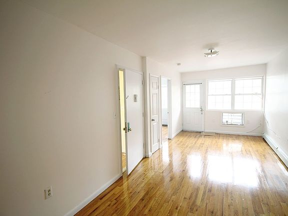 2nd image of 982 Rogers Pl #3