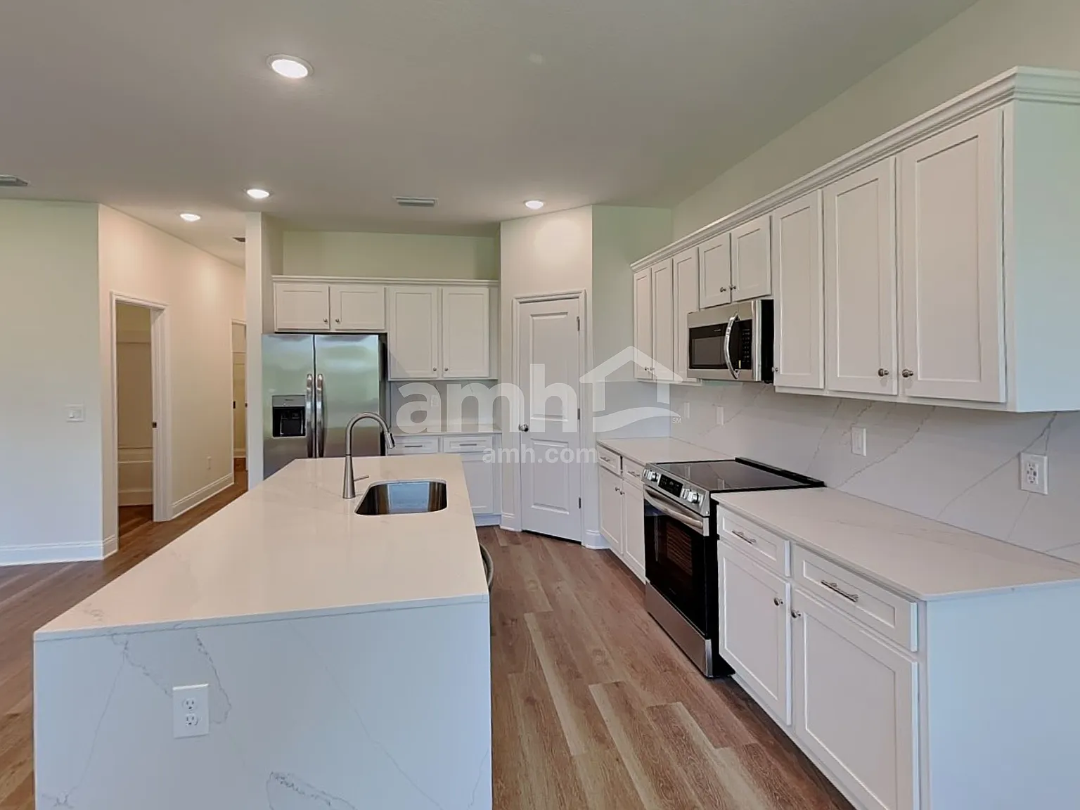 5 bed, 3.0 bath, 2377 sqft, $2,960 — Photo 3